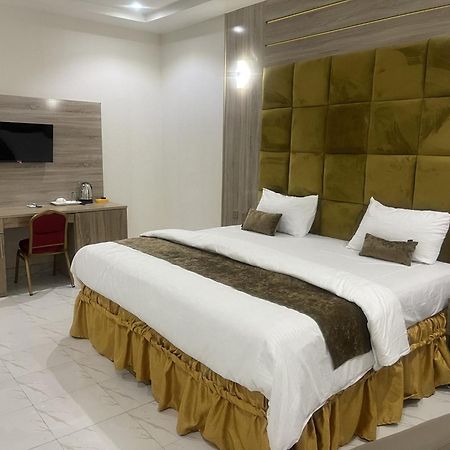 Murphy'S Mansion Resort Umuahia Exterior photo