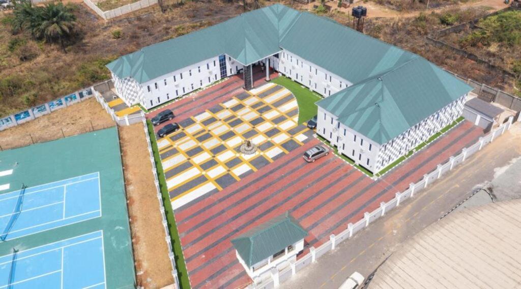 Murphy'S Mansion Resort Umuahia Exterior photo