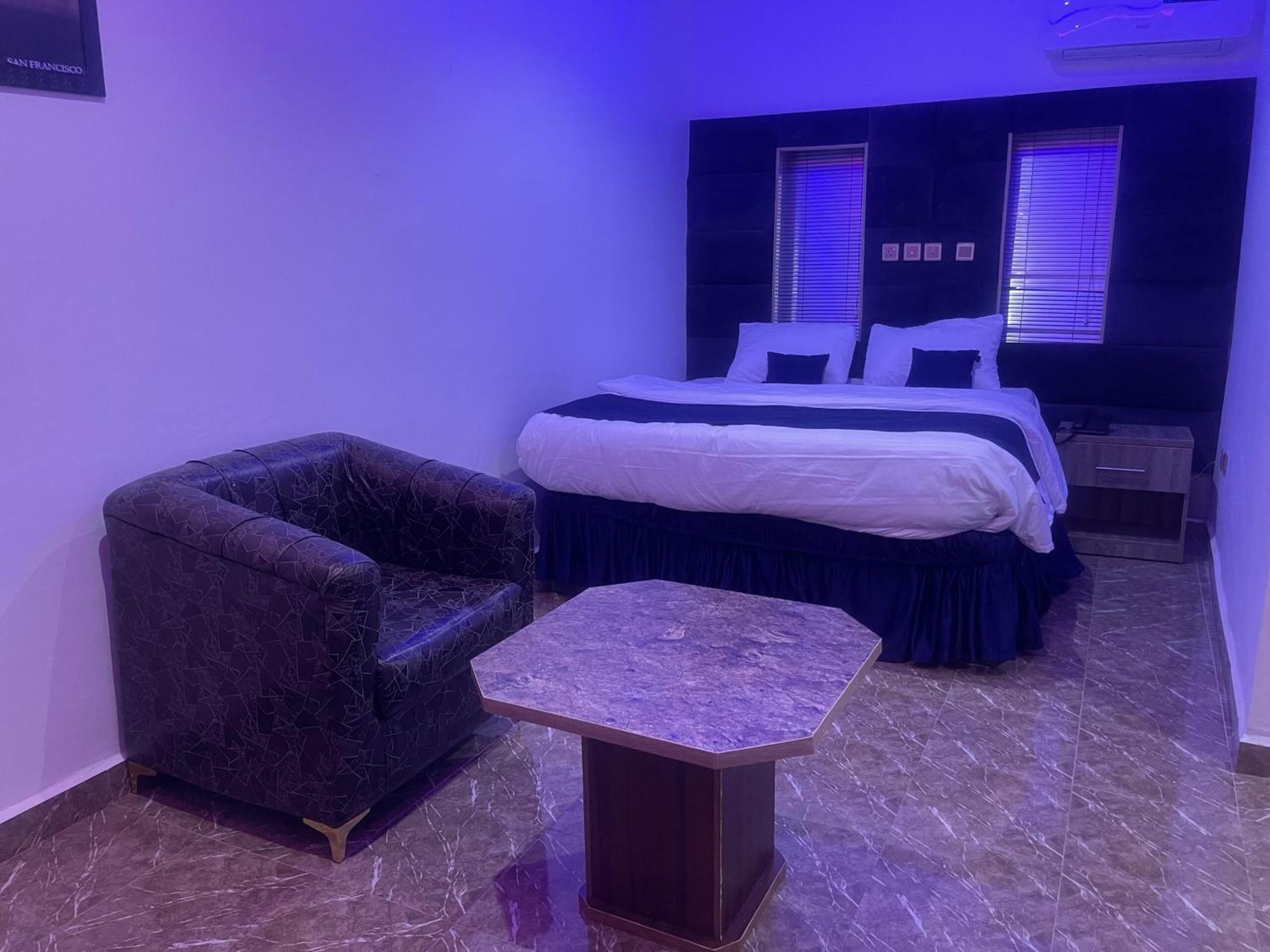 Murphy'S Mansion Resort Umuahia Exterior photo